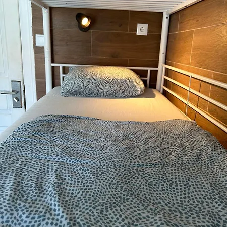 Samps Hostel *